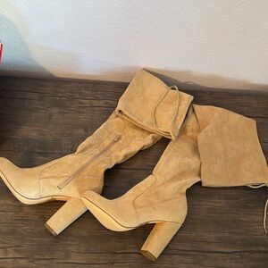 Women’s boots shoes size 7